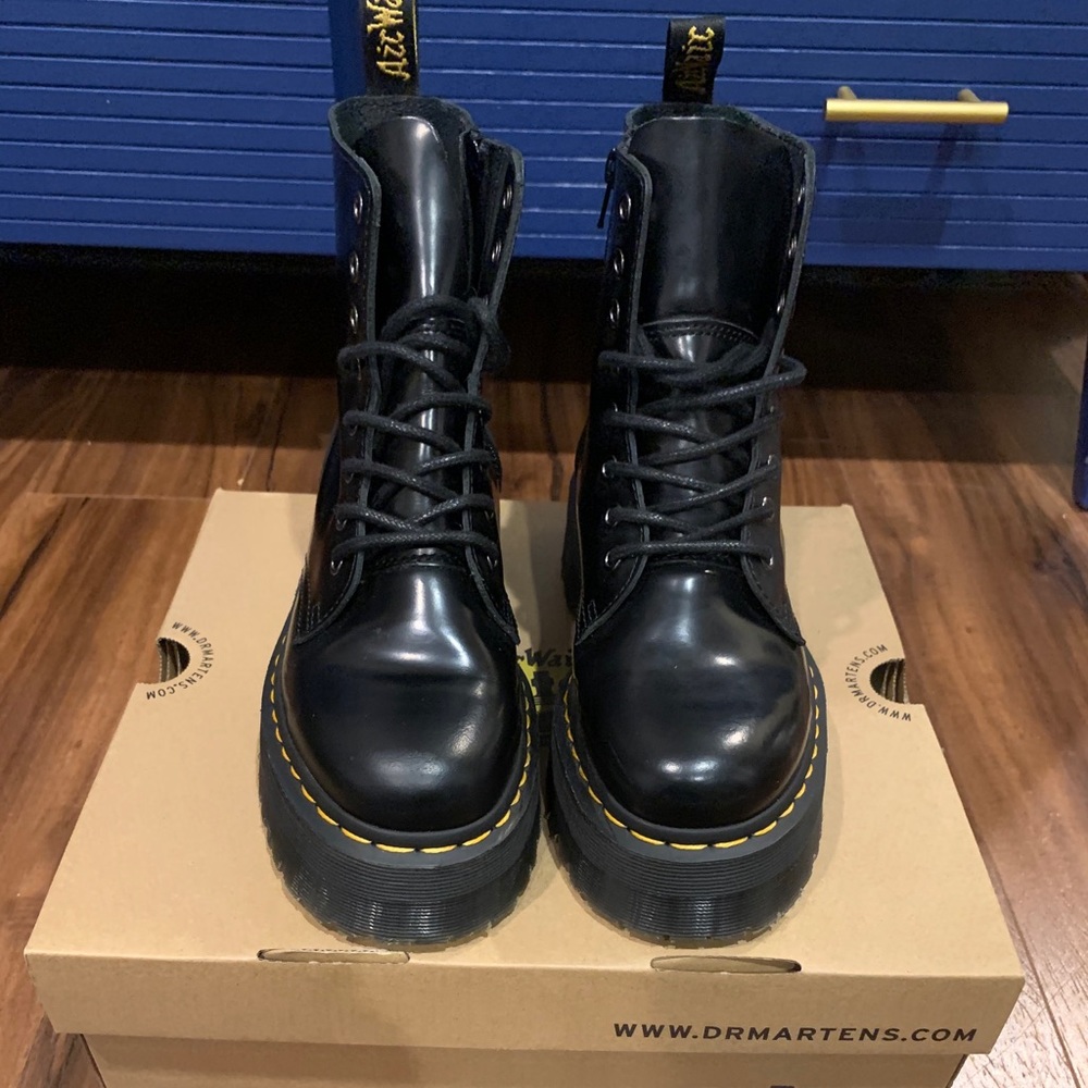 Dr. Martens - like new